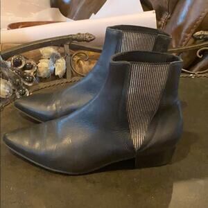 Pure Navy 7 1/2 ankle boots